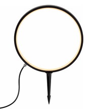 Erdspießleuchte ZIRKULU in Frontalansicht, runder Leuchtring mit Erdspieß und Kabel