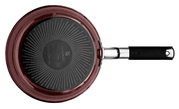 Pfanne FUSIONTEC Mineral 24 cm, Ansicht von unten mit schwarzem Griff und runder, gerippter Unterseite.
