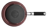 Pfanne FUSIONTEC Mineral 24 cm, Ansicht von unten mit schwarzem Griff und runder, gerippter Unterseite.