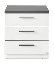 Moderne Nachtkommode mit drei Schubladen in Weiß und grauer Oberfläche, Frontalansicht