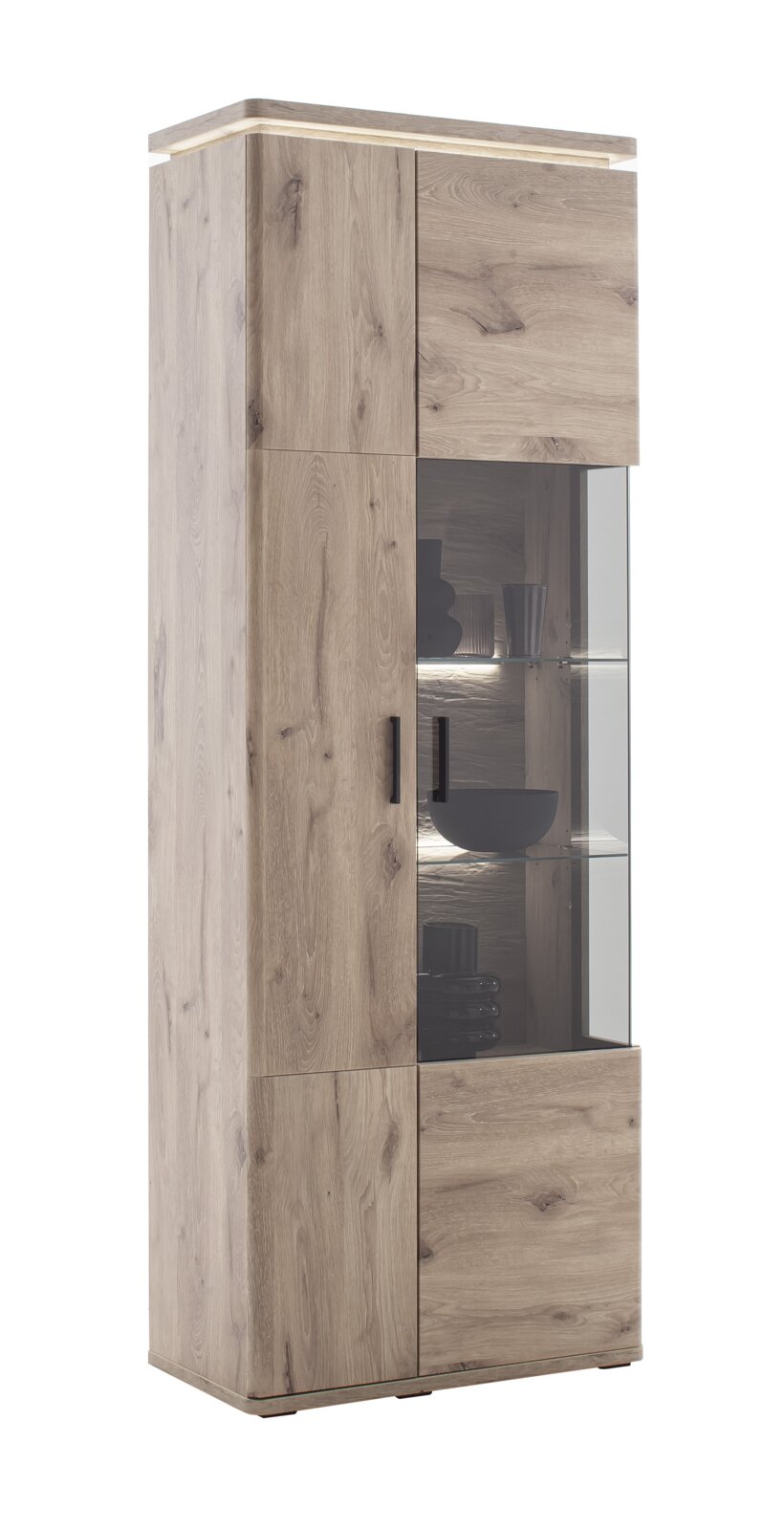 Zurbrüggen Combinatievitrine MODENA Hoge vitrinekast in lichte eikenlook met glazen vitrine en ledverlichting, zwarte handgrepen, vrijstaand tegen een witte achtergrond, schuin aanzicht van linksvoor