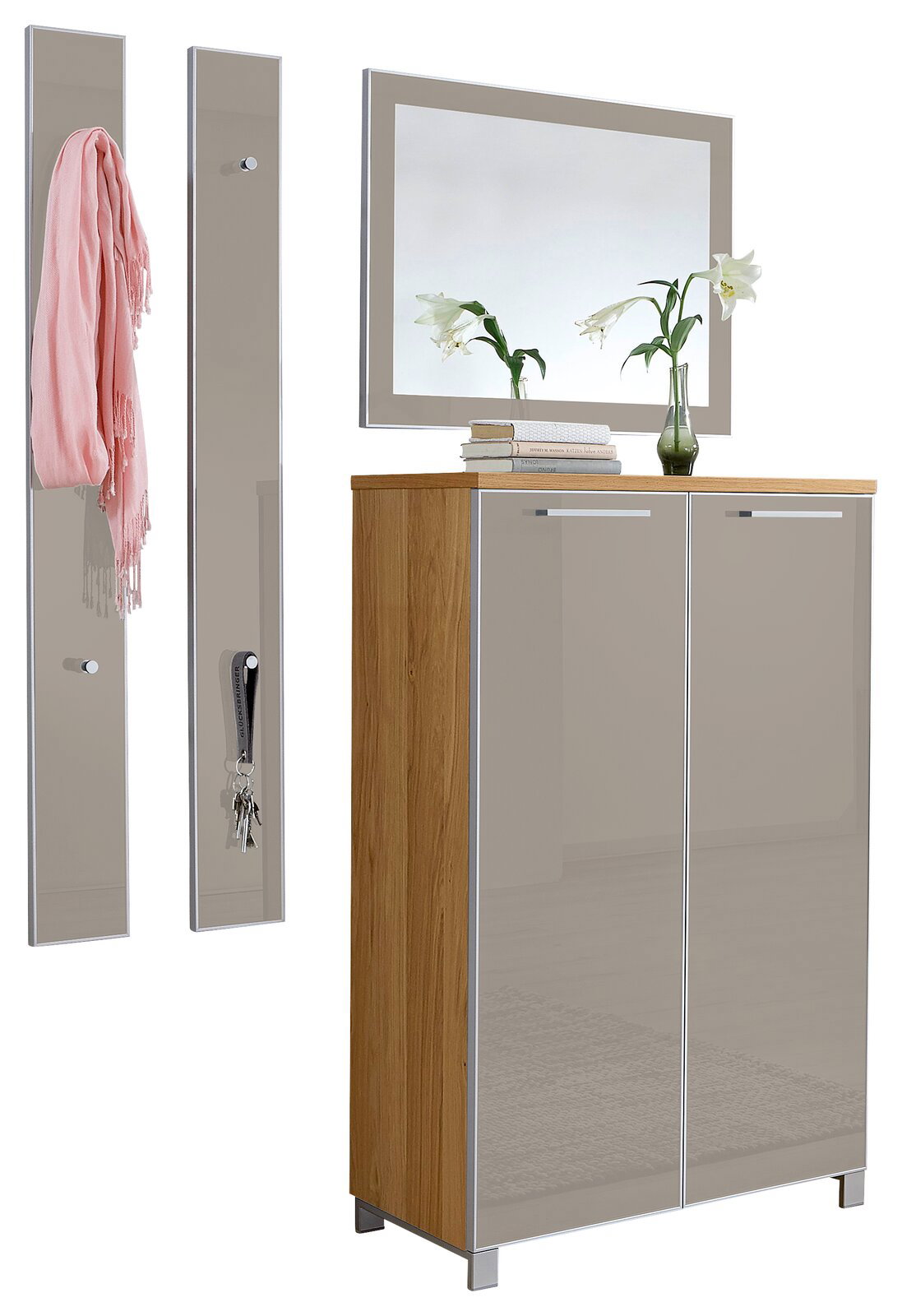 VOSS Garderoben-Set 4-tlg. SANTINA Garderoben-Set bestehend aus einem hohen Schrank mit zwei Türen, zwei Wandpaneelen mit Haken und einem großen Spiegel. Perspektive von vorne.