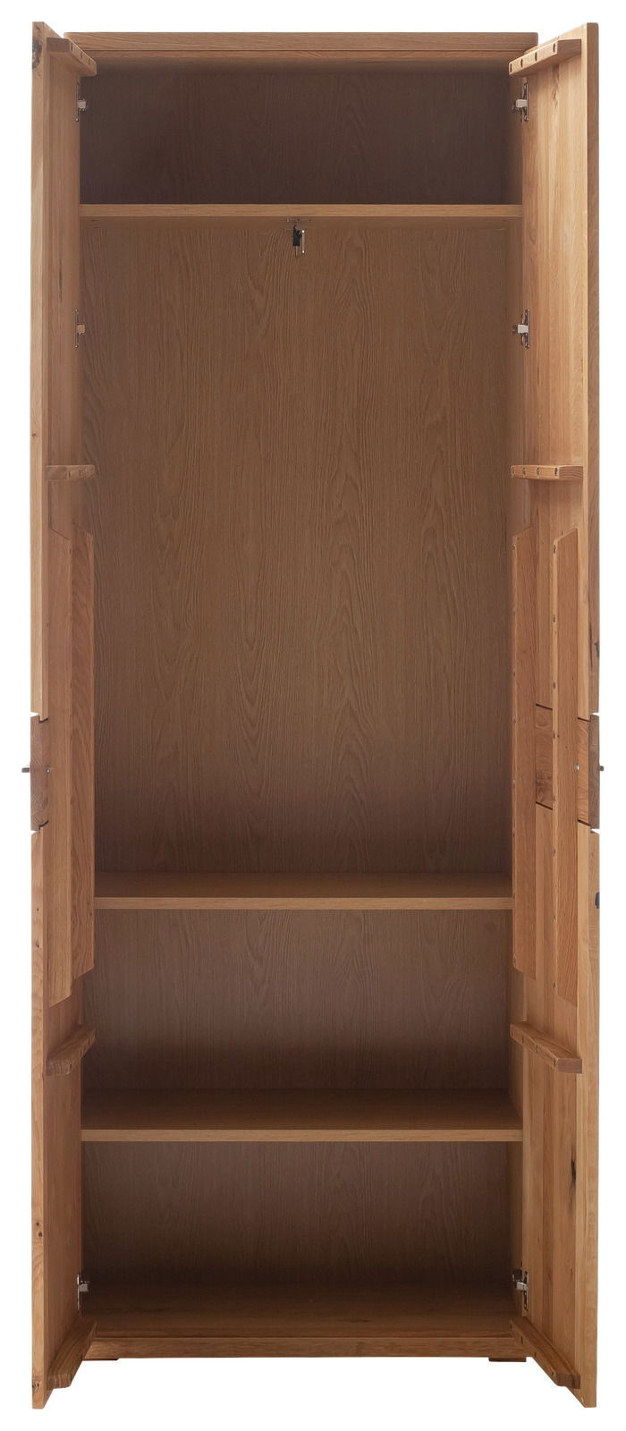 Offener Garderobenschrank aus Holz mit mehreren Regalböden, frontale Ansicht