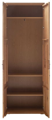 Offener Garderobenschrank aus Holz mit mehreren Regalböden, frontale Ansicht