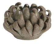 Teelichthalter in Form einer stilisierten Blume mit metallischer Oberfläche, seitliche Perspektive