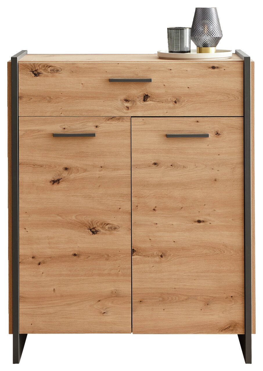 Frontansicht eines modernen Schuhschranks aus Holz mit zwei Türen und einer Schublade, dekoriert mit einer Lampe und einem Kerzenhalter auf der Oberseite.