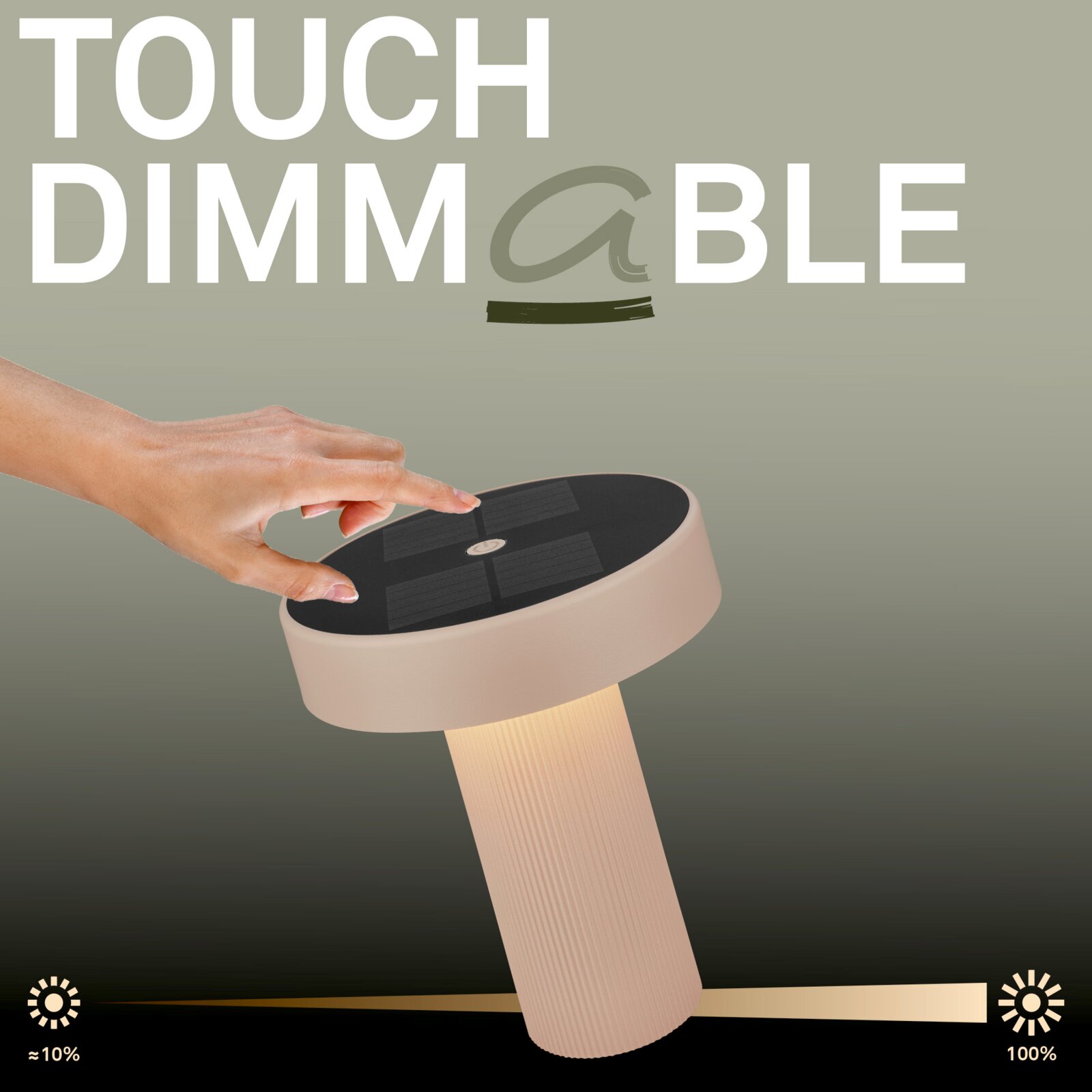 Touch-dimmbare LED-Lampe mit Holzfuß und rundem, beigem Lampenschirm; Hand berührt die schwarze Touch-Oberseite zum Dimmen, Ansicht schräg von oben