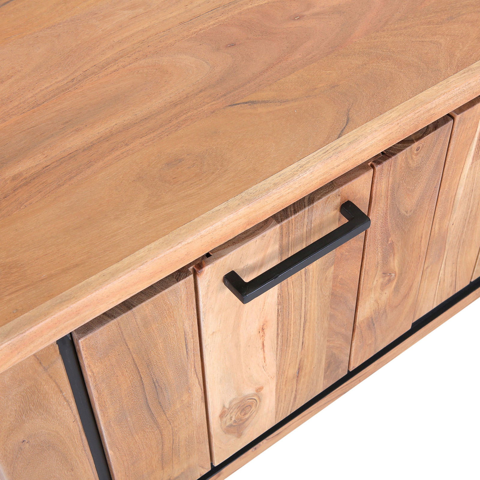 Nahaufnahme eines Lowboards aus Holz mit schwarzem Griff, von oben betrachtet.