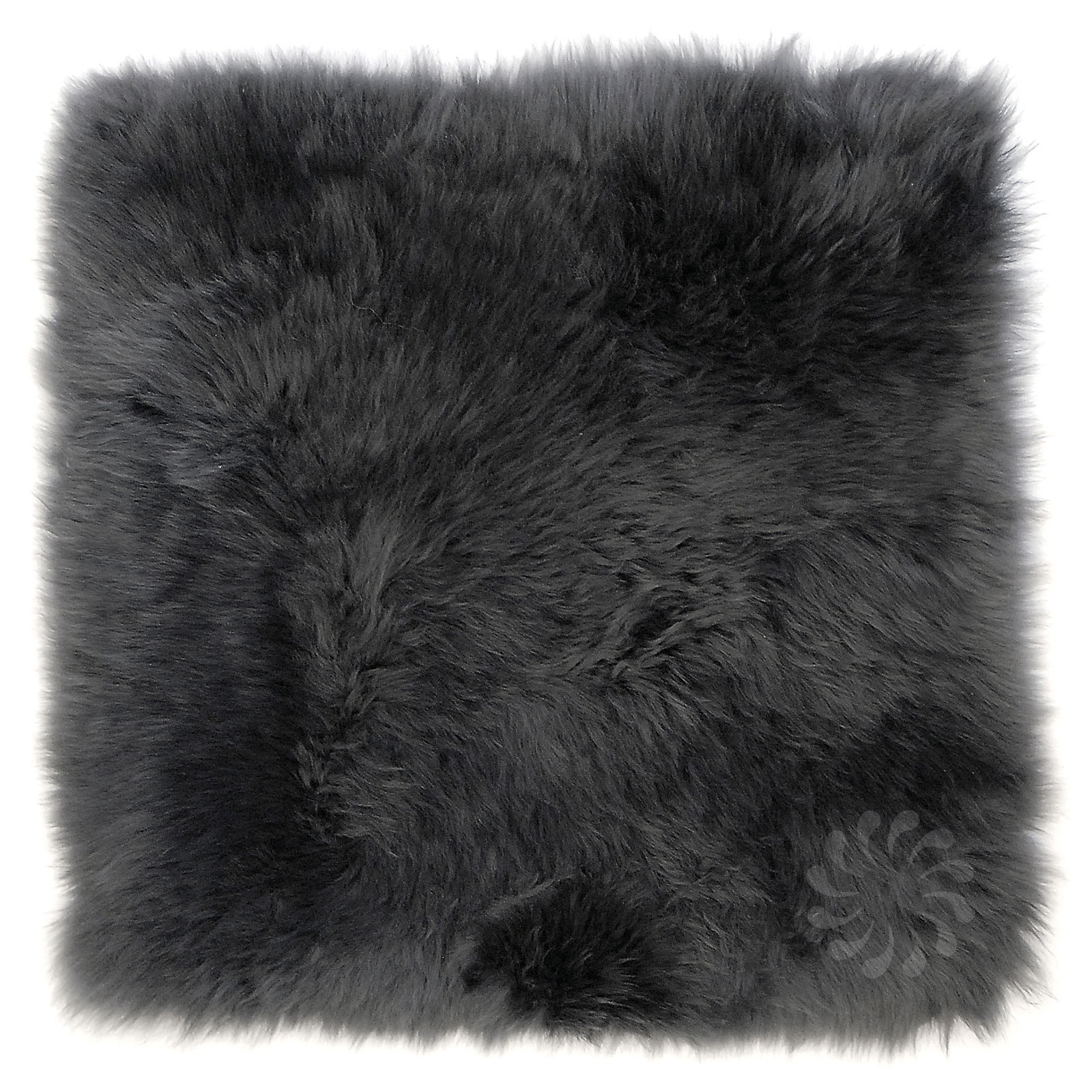 Lammfell Sitzauflage in Dunkelgrau, quadratisch, aus der Vogelperspektive fotografiert.