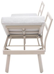 Seitenansicht einer Lounge-Kombination mit hellem Metallrahmen und hellgrauem Polster.