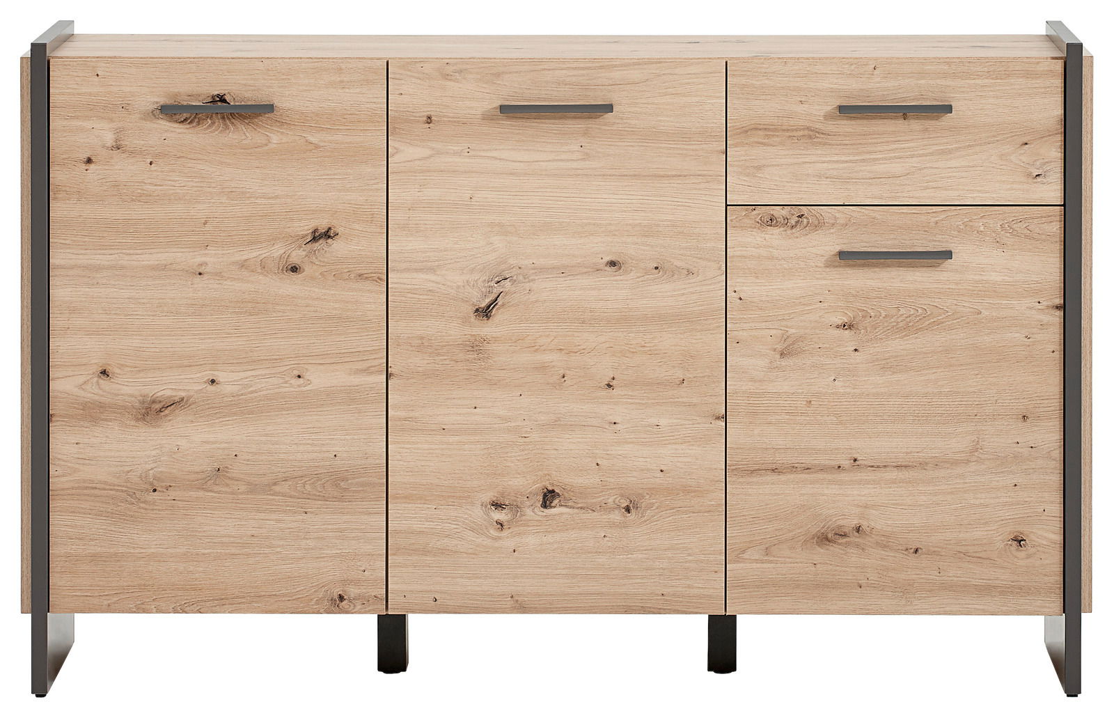 Frontale Ansicht eines modernen Sideboards aus hellem Holz mit drei Türen und einem Schubfach, Metallgriffe und dunkle Standfüße.