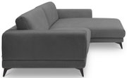 Graues modernes Ecksofa mit breiter Recamiere rechts, Stoffbezug und schwarzen Metallfüßen, in schräger Seitenansicht von vorne