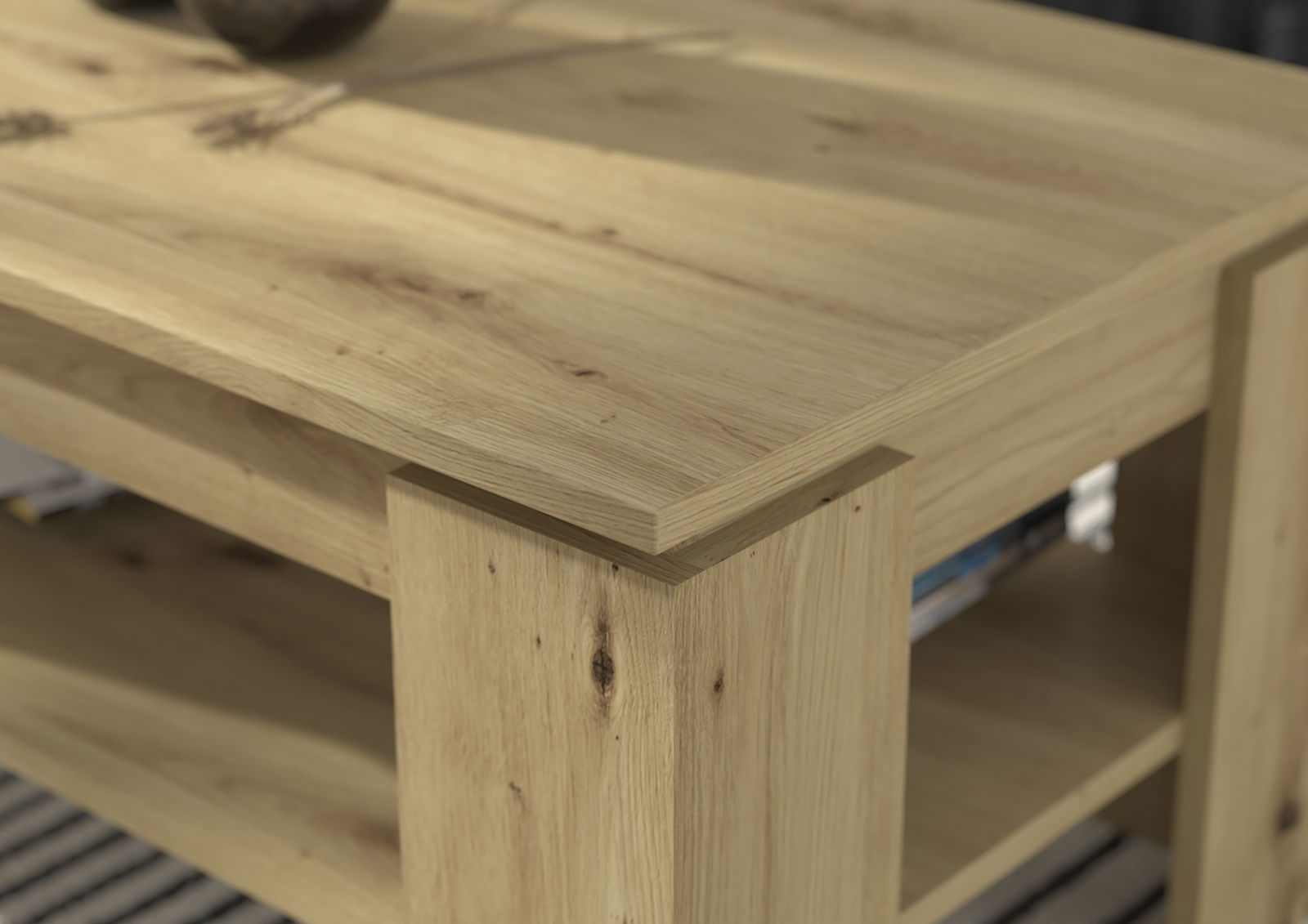 Nahaufnahme eines Couchtisches aus hellem Holz mit sichtbarer Maserung, perspektivisch von der Seite aufgenommen.