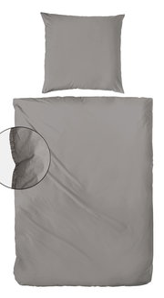 Graue Bettwäsche-Set bestehend aus einem Kissenbezug und einem Bettdeckenbezug in Stone-Washed-Optik, von oben betrachtet.