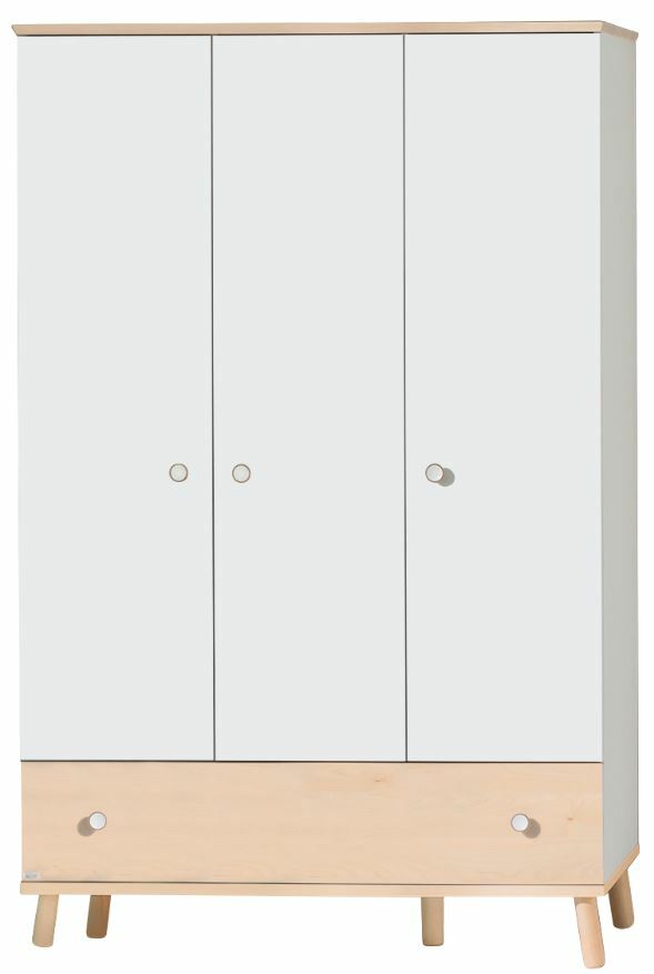 Moderner Kleiderschrank mit drei Türen und einer Schublade, Frontalansicht