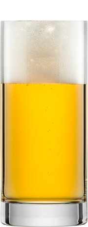 Een hoog, slank bierglas met goudkleurig bier en een schuimkraag, van voren gefotografeerd.