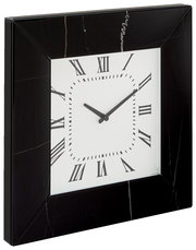 Schwarze quadratische Wanduhr mit römischen Ziffern und schwarzem Rahmen, seitliche Perspektive