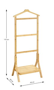 Freistehender Kleiderständer aus Bambus mit Kleiderbügel-Form oben, drei Querstreben und Ablagefläche unten, Maße ca. 115 x 45 x 28 cm, Frontansicht leicht schräg von vorn auf weißem Hintergrund.