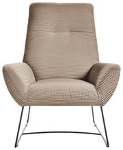 Moderner Sessel mit beigem, geripptem Stoffbezug und schlanken Metallbeinen, Frontalansicht.