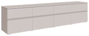 Modernes, griffloses Sideboard in Hellgrau/Beige mit zwei Reihen Fronten und klaren Linien, freigestellt auf weißem Hintergrund, Perspektive: 3/4-Ansicht von vorne links.