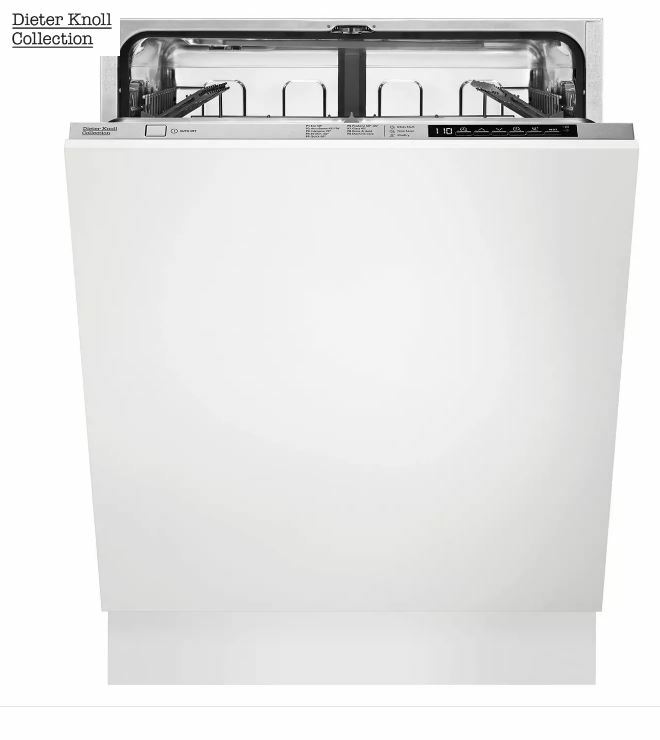Vorderansicht eines eingebauten Geschirrspülers der Dieter Knoll Collection mit geöffneter Tür und sichtbarem Innenraum.