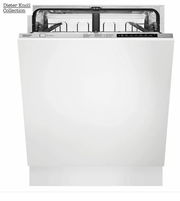 Vorderansicht eines eingebauten Geschirrspülers der Dieter Knoll Collection mit geöffneter Tür und sichtbarem Innenraum.