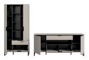 Modernes Schrank-Set in Beige mit schwarzen Innenfächern und Metallfüßen, bestehend aus hohem Vitrinen-/Stauraumschrank und breitem Sideboard mit geöffneten Türen und Klappen, Frontansicht