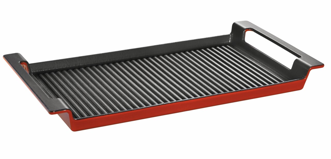 Rechteckige Grillplatte Rustika 44cm in Rot mit geriffelter Oberfläche und seitlichen Griffen, seitliche Perspektive
