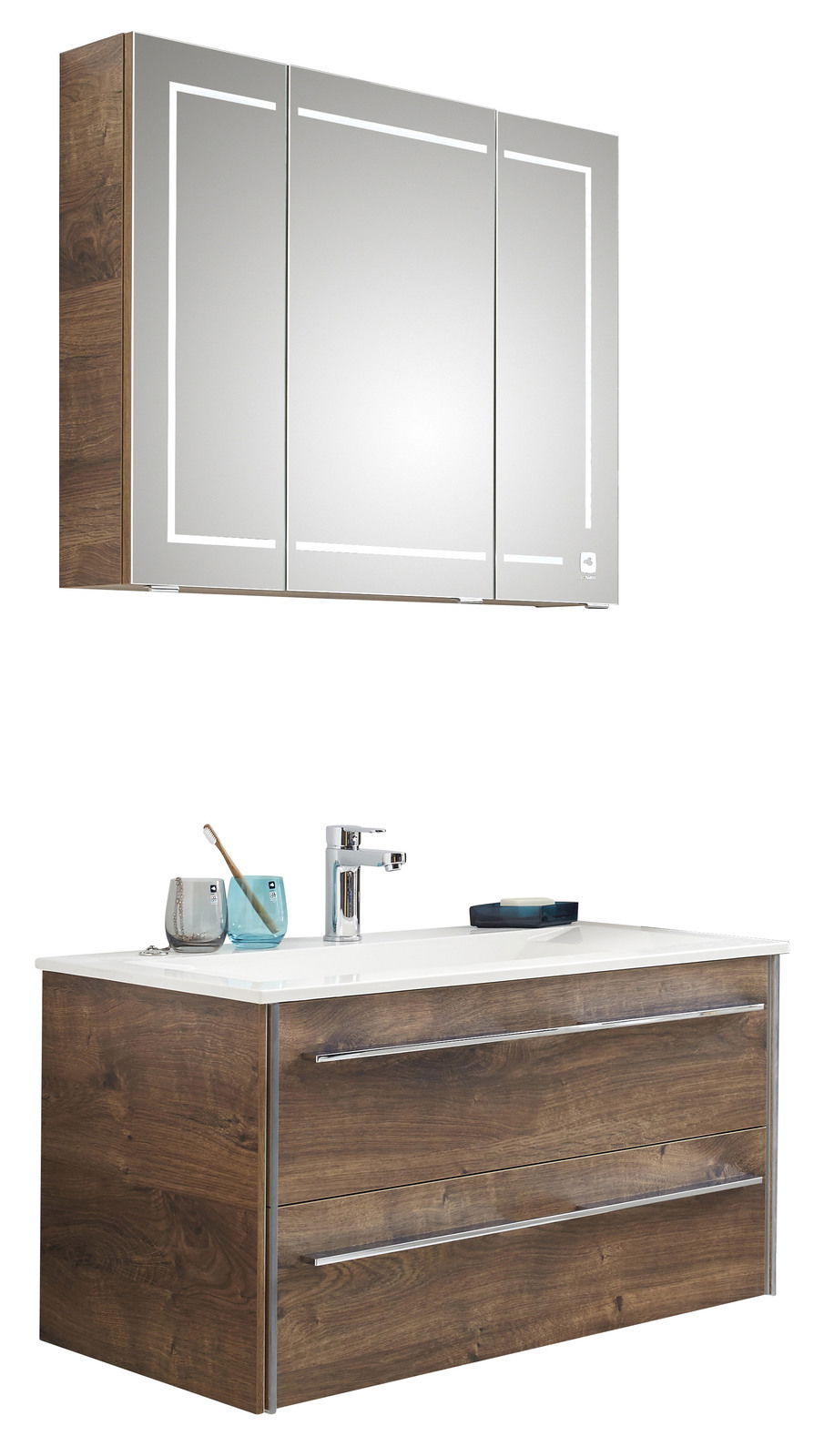 Moderne Badkombination mit Holzoptik und Spiegel, seitliche Perspektive