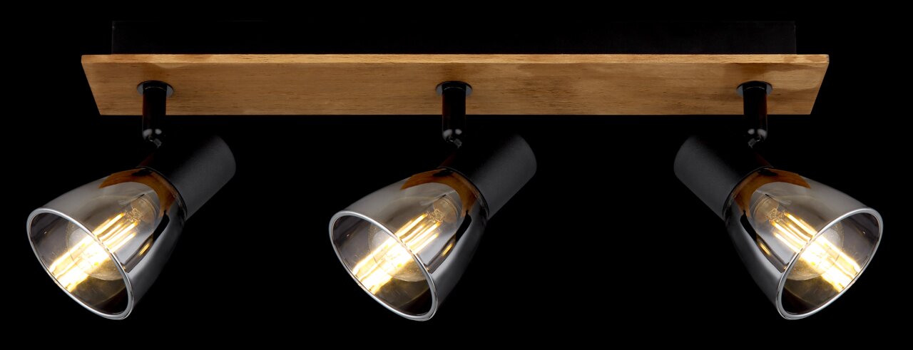 Dreifacher Strahler mit Holzleiste und schwarzen Halterungen, seitliche Perspektive