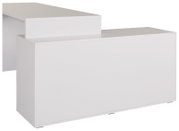 Witte receptiebalie met verhoogd bovenblad, minimalistisch design, gezien schuin van voren (3/4-perspectief)