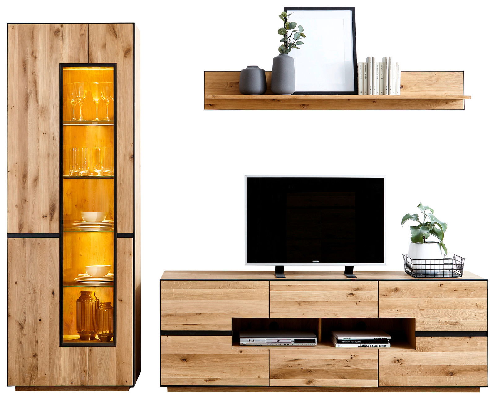Wandkombination aus Holz mit Vitrine, Regal und TV-Schrank, frontal betrachtet.