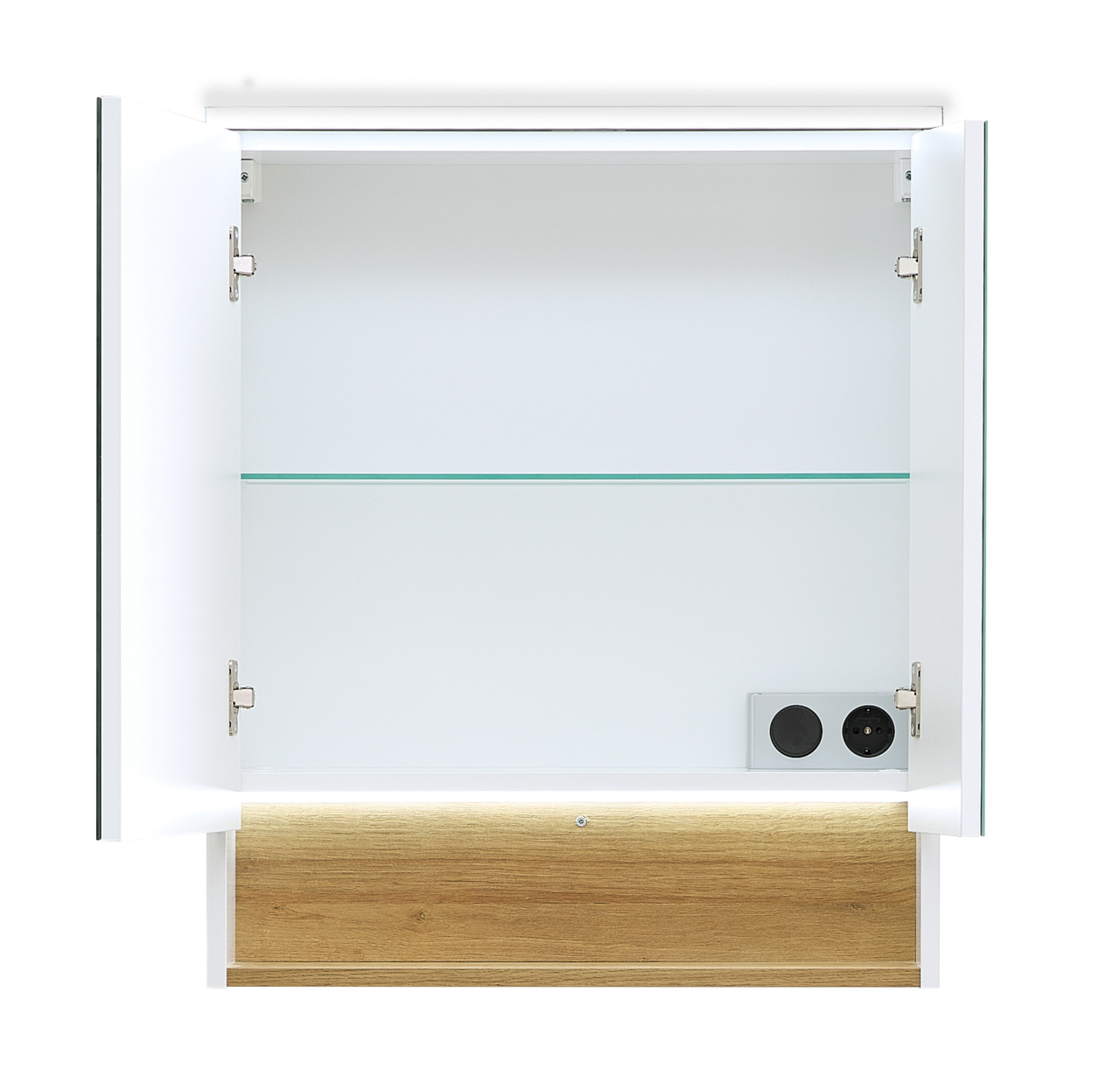 Offener Spiegelschrank mit zwei Türen, einem Glasregal und integrierter Steckdose, aus der Frontansicht.