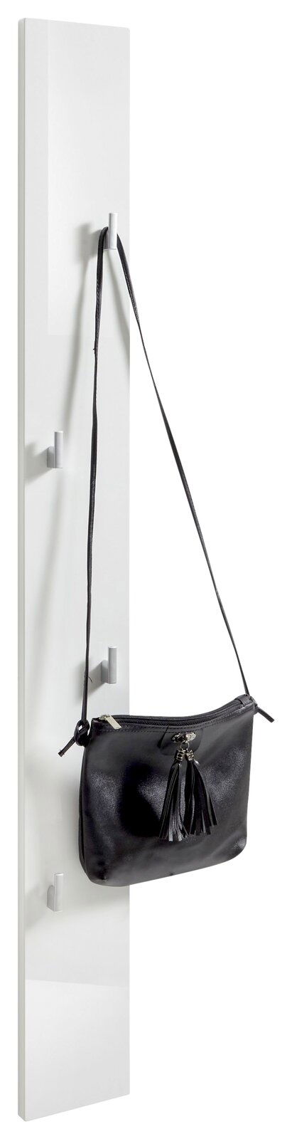 Weißes Garderobenpaneel mit mehreren Haken, an dem eine schwarze Tasche hängt, seitliche Perspektive.