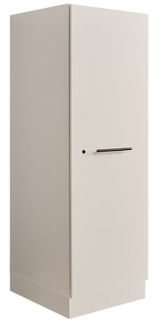 Weißer, hoher Schrank mit glatter Front und schwarzem Griff, freigestellt vor weißem Hintergrund, in schräger Frontansicht (3/4-Perspektive) von vorne links.