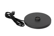 Schwarze runde Ladestation mit USB-Kabel, seitliche Perspektive