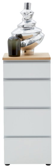 Schubkastenkommode 45 mit vier Schubladen, aus weißem Material mit Holzplatte, dekoriert mit einer modernen Skulptur und einer Vase, Frontalansicht.