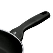 Pfanne CERADUR PROFI mit schwarzem Griff, seitliche Perspektive