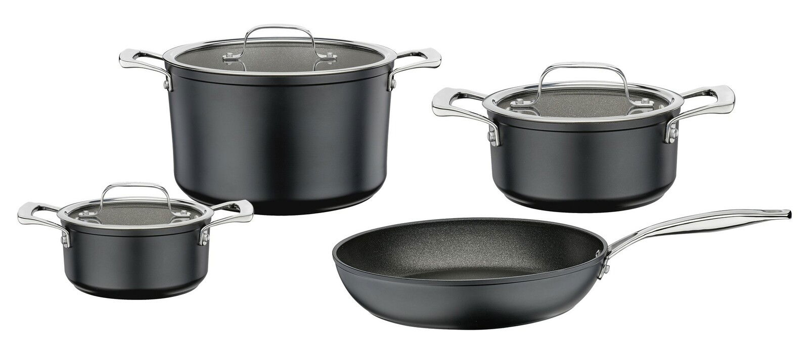 Topfset 4-tlg. in schwarzer Farbe, bestehend aus drei Töpfen mit Deckeln und einer Pfanne, seitliche Perspektive