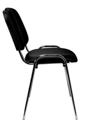 Seitenansicht eines schwarzen Besucherstuhls mit verchromten Beinen und gepolsterter Sitzfläche und Rückenlehne.