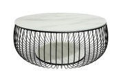 Moderner Couchtisch mit rundem Marmor-Design und schwarzem Metallgestell, seitliche Perspektive