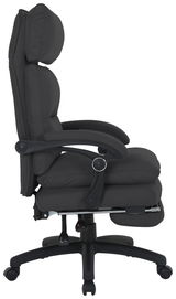 Schwarzer Chefsessel in Seitenansicht mit gepolsterten Armlehnen und verstellbarer Rückenlehne.