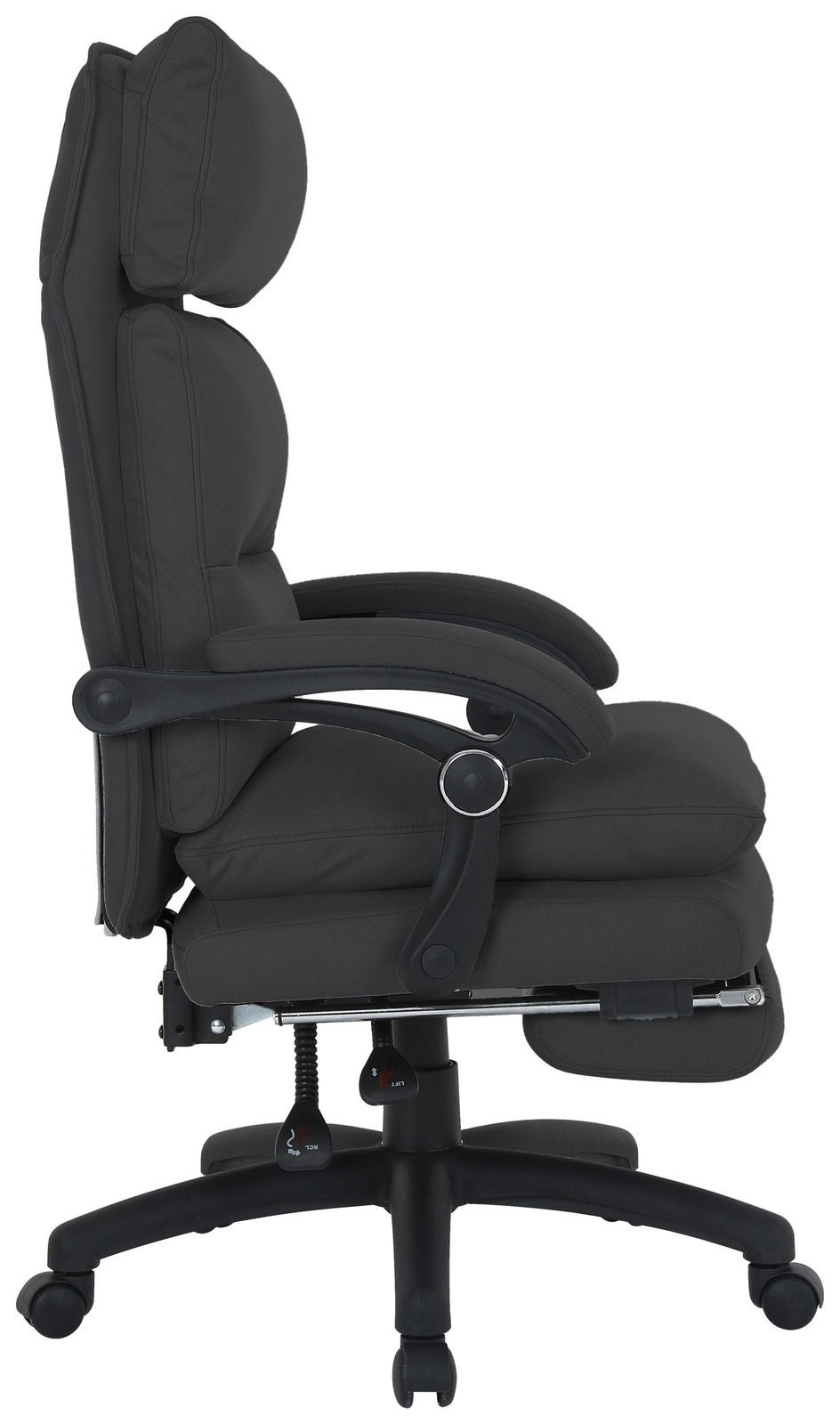 Schwarzer Chefsessel in Seitenansicht mit gepolsterten Armlehnen und verstellbarer Rückenlehne.