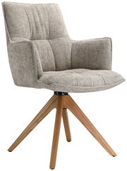 Moderner Sessel mit hellgrauem Stoffbezug und Holzbeinen, seitliche Perspektive