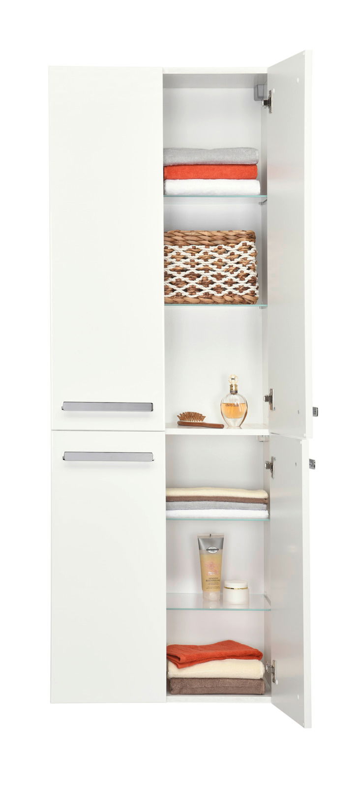 Hochschrank mit geöffneter Tür, gefüllt mit Handtüchern, einem Korb und Pflegeprodukten, Frontalansicht