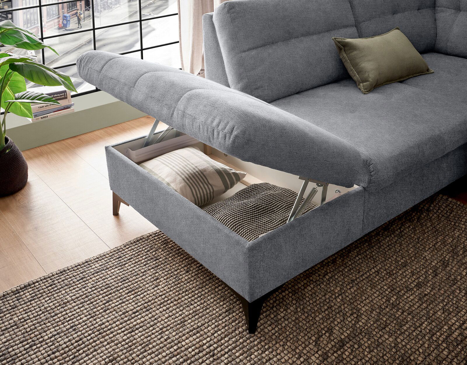 Graues Ecksofa DURBAN mit geöffneter Stauraumfunktion, seitliche Perspektive