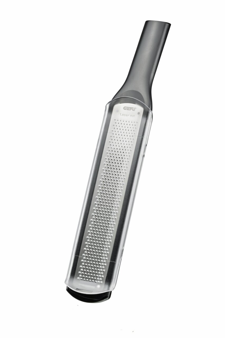 Feinreibe RAFINO in schräger Perspektive, mit ergonomischem Griff und feiner Reibefläche.