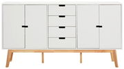Weißes Sideboard mit vier Schubladen in der Mitte und zwei Türen auf beiden Seiten, auf Holzbeinen stehend, Frontalansicht.