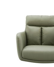 Grüner Armlehnstuhl aus der Vorderansicht, zeigt die linke Seite mit weichen Polstern und modernem Design.