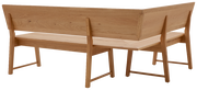 Rückansicht einer Eckbank aus Holz mit klaren Linien und natürlicher Holzmaserung.
